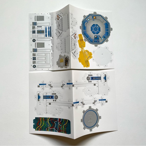 NIB Star Wars: Droid Factory Book With Stickers, Poster and Press-Outs - Picture 13 of 14